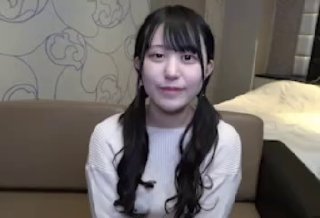 少女带闺蜜约两大哥4P大战 床边撅屁股挨揍肉棒啪啪